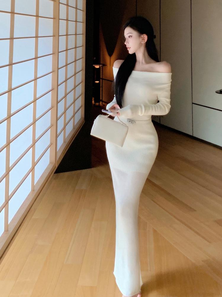 French Apricot One-Shoulder Knit Dress: Long Sleeve Autumn/Winter Slim Fit Bodycon with Cinched Waist and Patchwork Design.