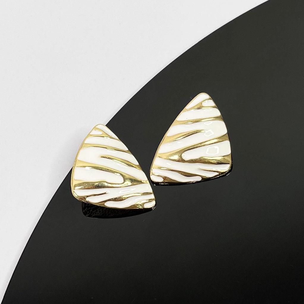 Pearl Mosquito Coil Disc Ear Clips: No-Pierce, Elegant French-Style Earrings for Women