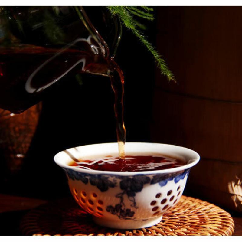 Yunnan Menghai Banzhang Tribute Golden Buds Pu'er Teekuchen 2018 357g Reifer Puerh