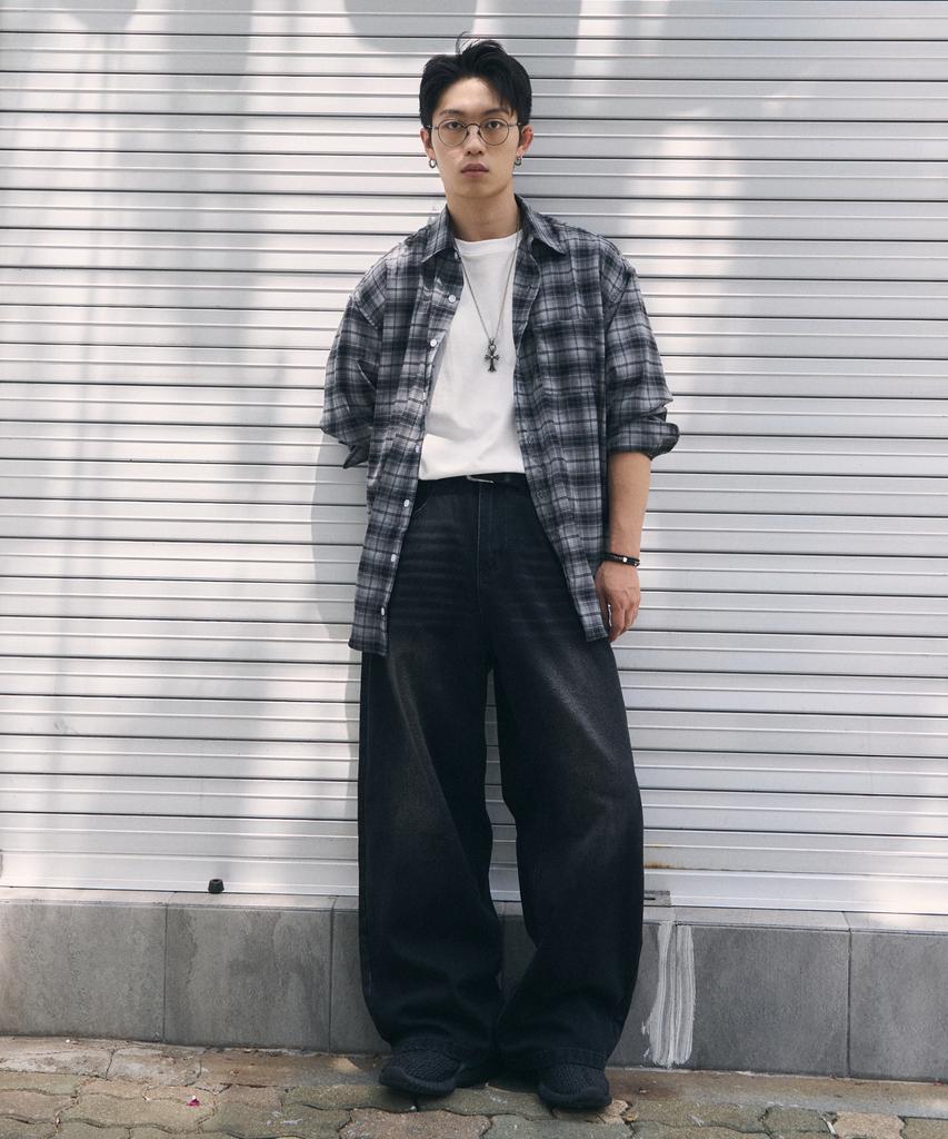 Beokeuldaun Oversized Graphic Check Shirt (Mixed Grey)