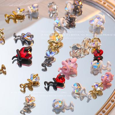 Paznokieć Wąż Trzyma Diament Trzyma Diament Mały Wąż Wykończona Biżuteria Do Paznokci Trójwymiarowy Mały Wąż Okrągły Krzywe Serce Biżuteria Diamentowa