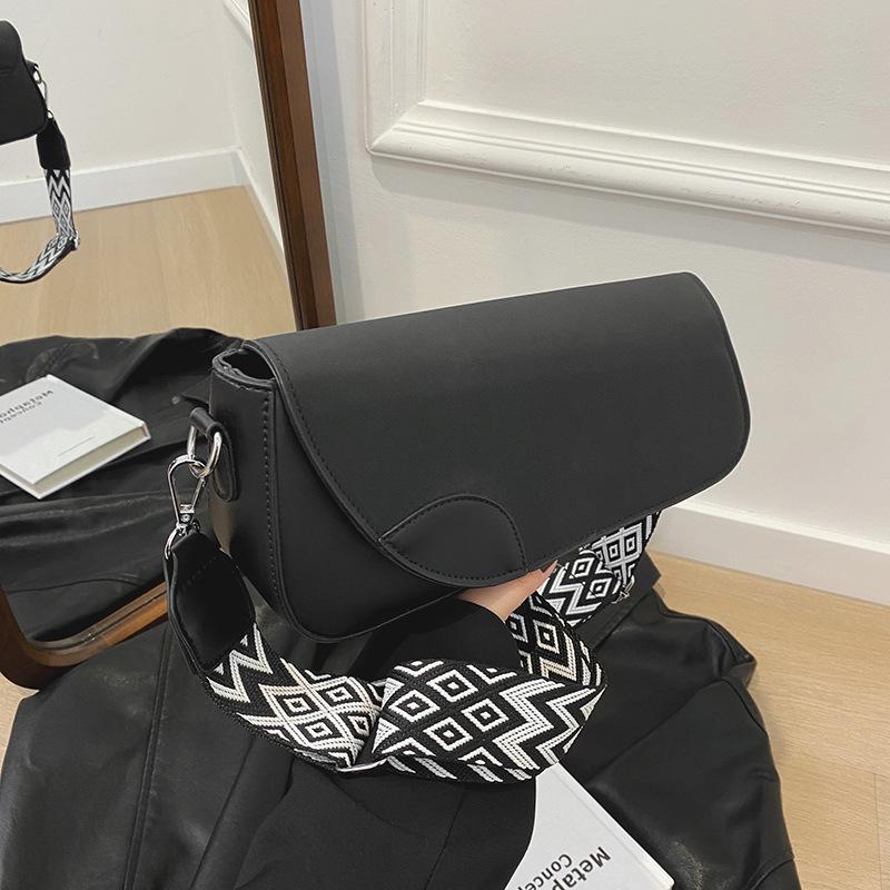 

Modern Retro Crossbody Bag 2025 New Fashion Underarm Bag High-end Shoulder Bag Light Luxury Versatile Saddle Women s Bag чёрный