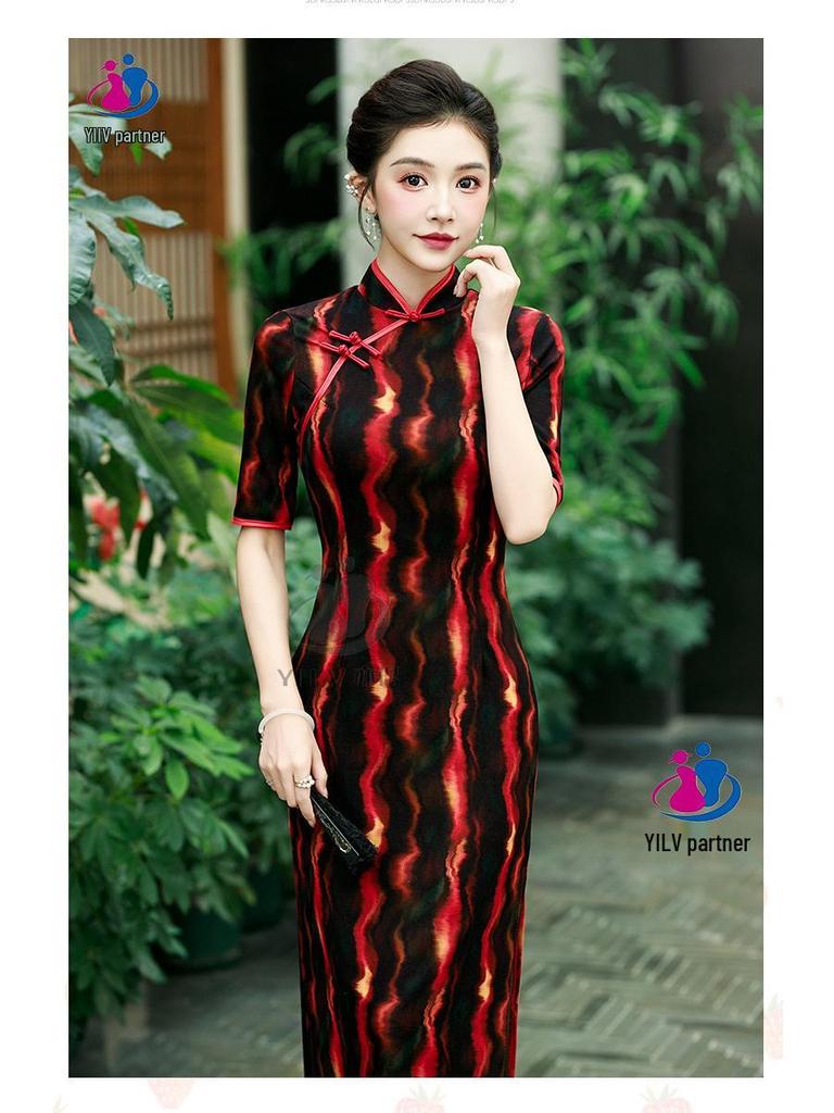 2025 Retro Plaid Chinese Cheongsam: Stylish Slimming Design for Daily Wear & Performances