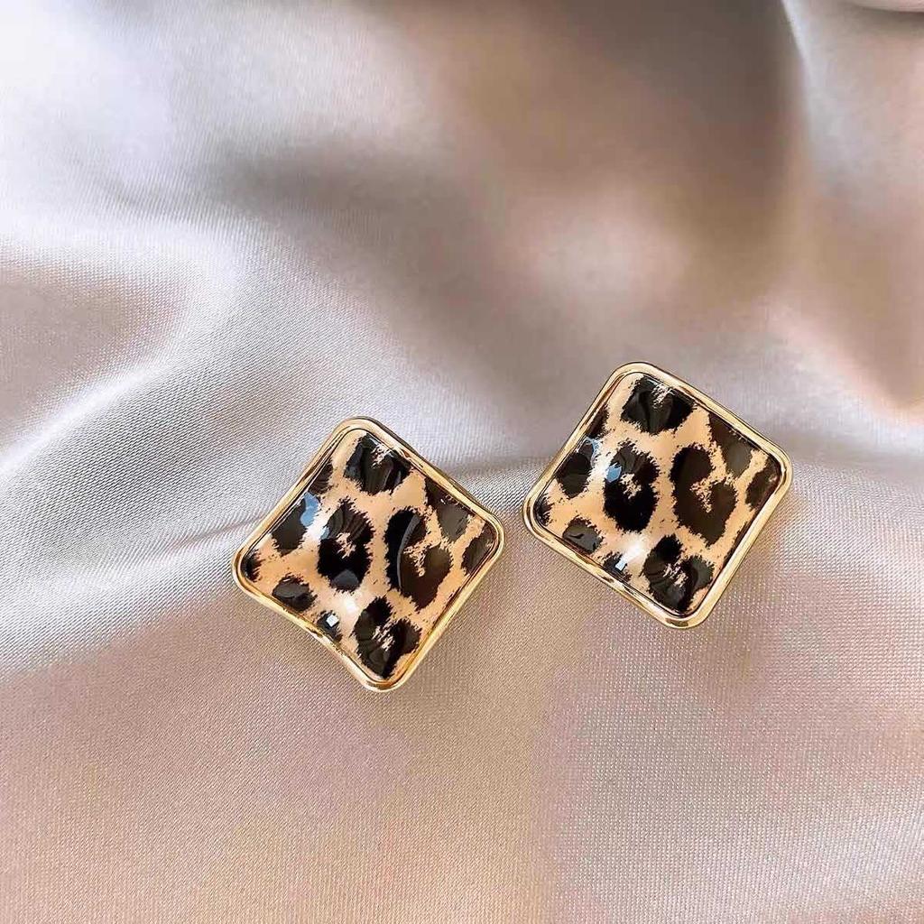French retro autumn and winter geometric leopard print earrings stud earrings personalized earrings design sense niche