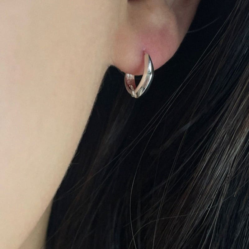 

MARQUEMENT softy curve hoop earrings Silver