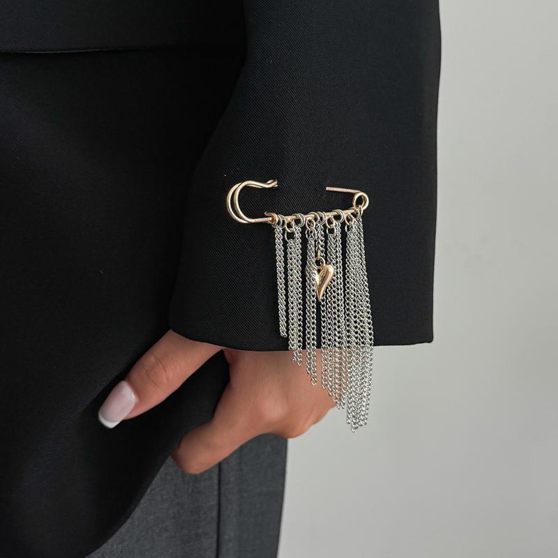 Broche Cœur Chaîne Gland Élégante Minimaliste Épingle de Sûreté Decorative Broche de revers Pour Costume Veste Pull Vêtement Accessoire Bijou