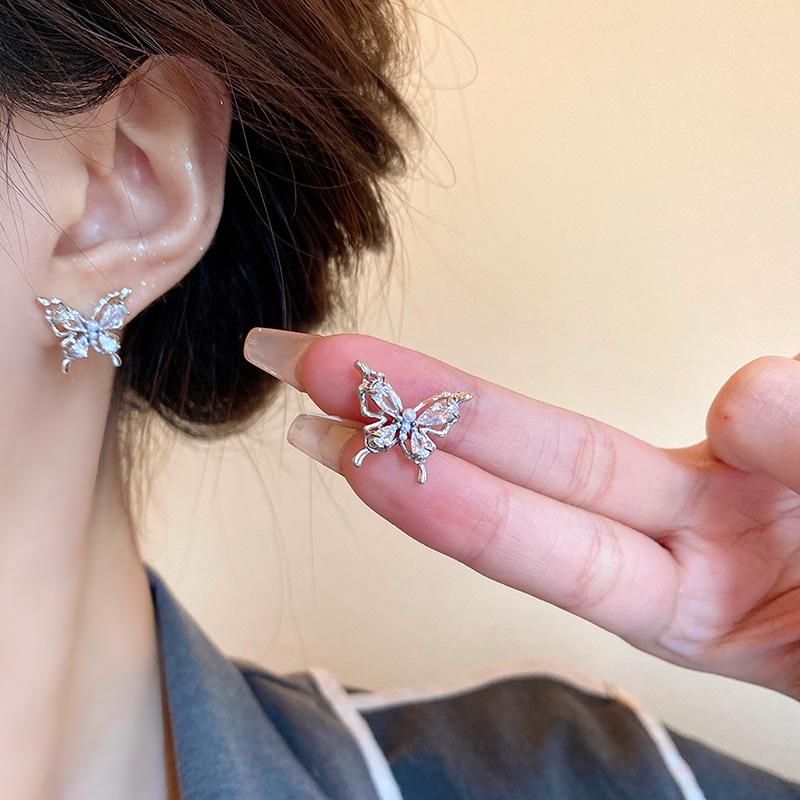 S925 Silbernadel Kleine Schmetterling Perlenohrringe Damen Leichter Luxus Nischen Design Steckerohrringe Koreanischer Ausländischer Stil Ohrringe