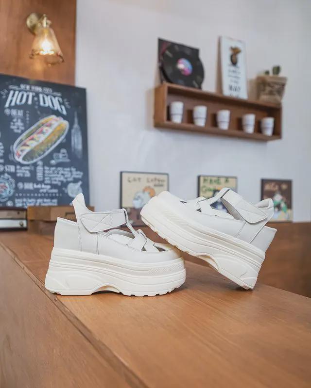 Roman-Style Women's Semi-Hollow Leather Sandals with Hidden Heel, Platform Thick Sole, Closed Toe, Outdoor Wear for Petite Women.