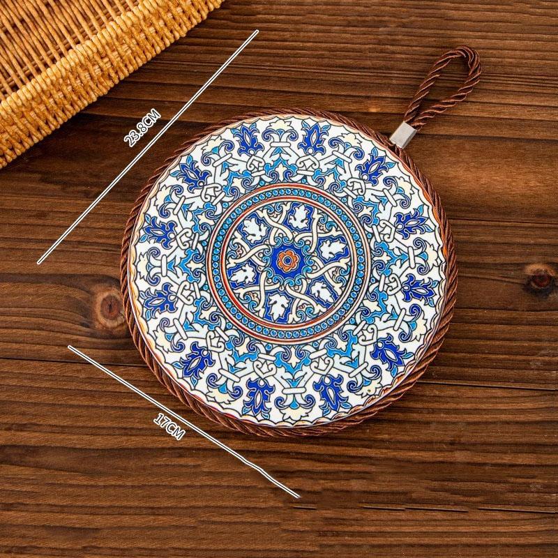 

1 шт. Керамическая изоляционная прокладка, керамическая поверхность и пробковое дно с подвесной веревкой, подходит для сервировочных тарелок, чашек, кастрюль Diameter 17cm