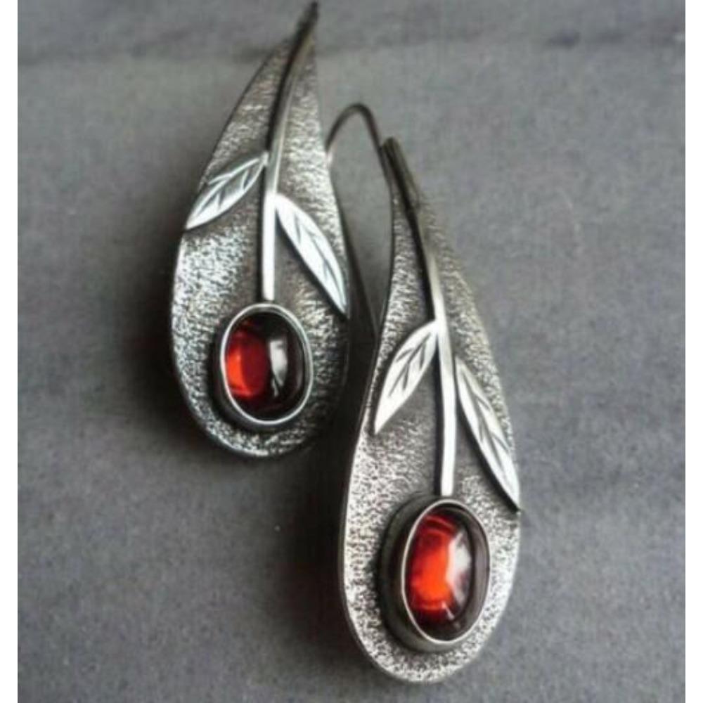 Retro Love Shape Strange Earrings European Beautiful Woman Earrings