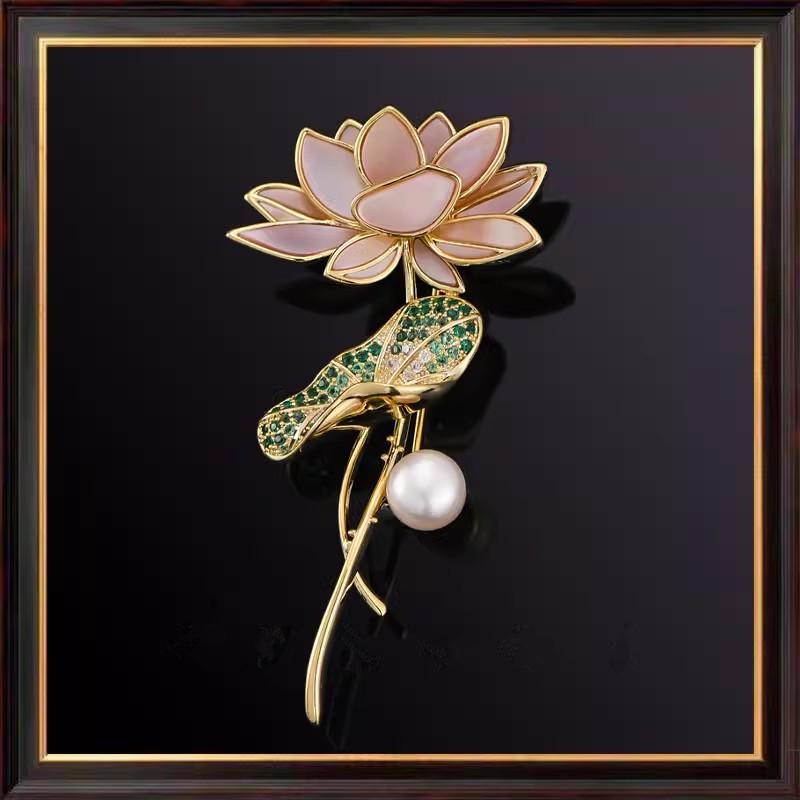 Elegant Lotus Leaf Brooch: Japanese & Korean-Inspired Enamel Pin for Sweaters & Cardigans