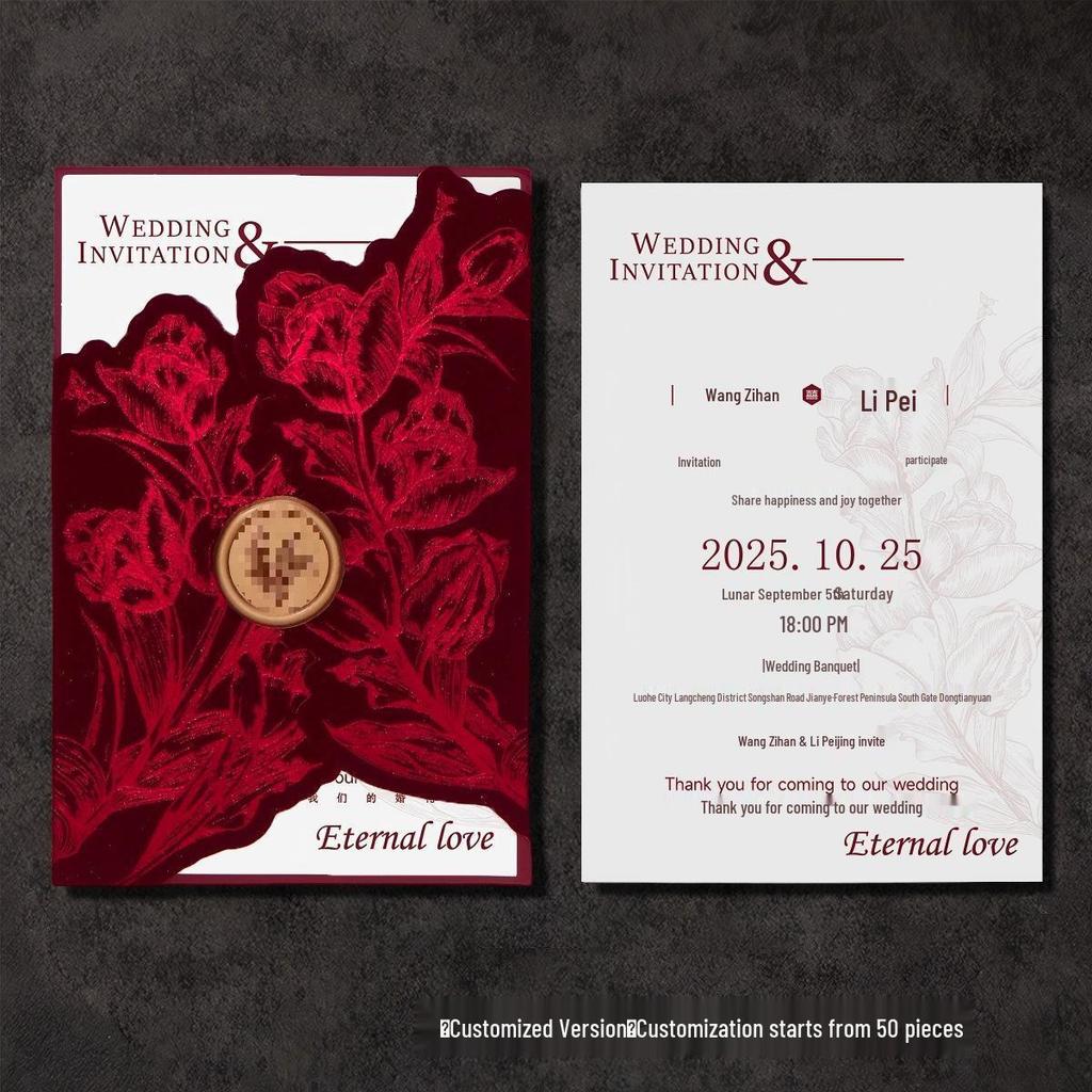 Hochzeitseinladung aus bordeauxrotem Samt mit Wachssiegel – Luxuriös und französisch inspiriert