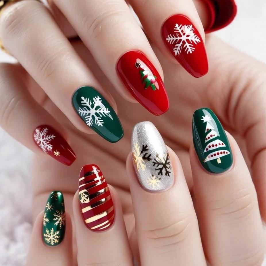 Gold Snowflake Christmas Tree Nail Stickers & Press-On Nails
