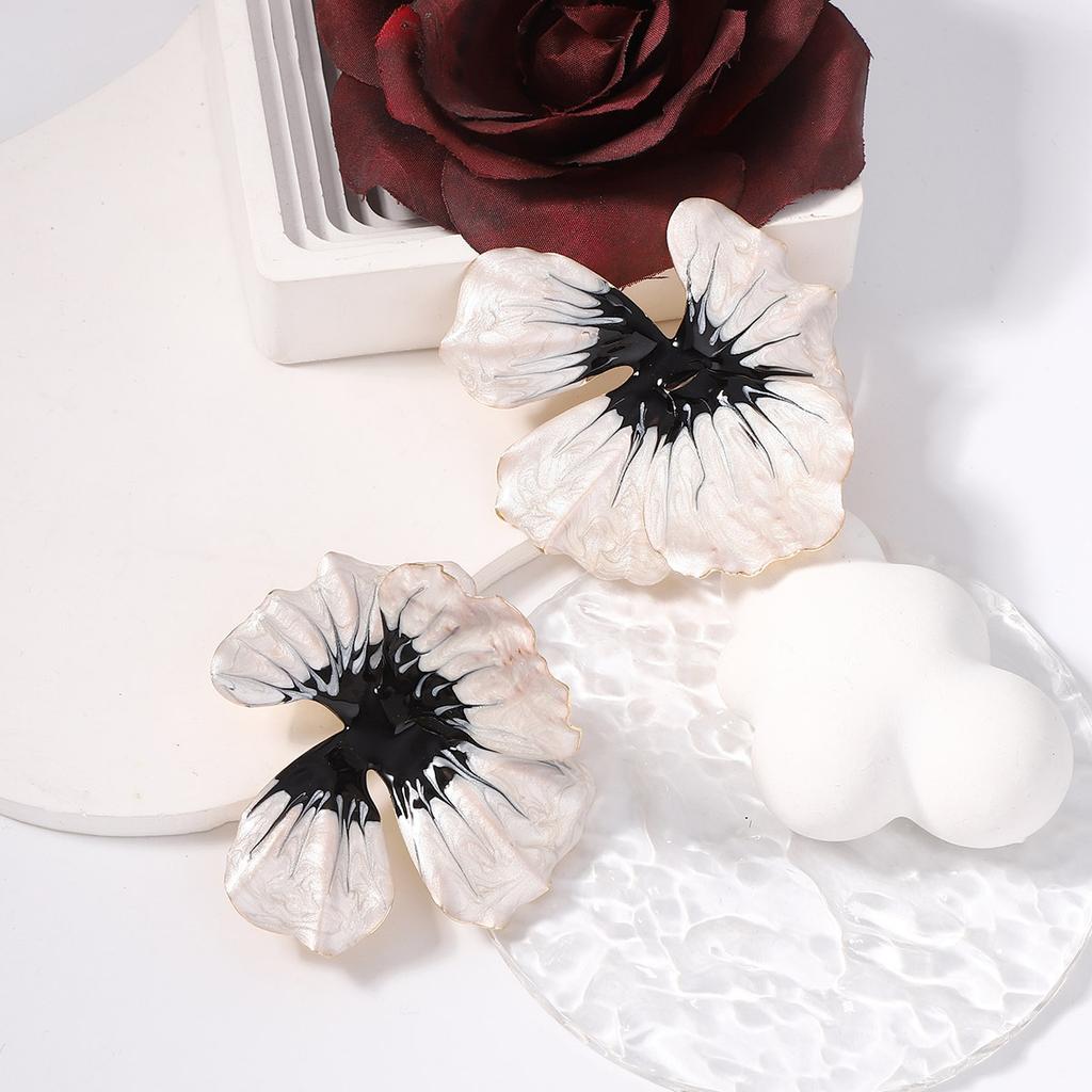 Bohemian retro oil drip enamel personalized large flower necklace stud earrings set, niche fashion