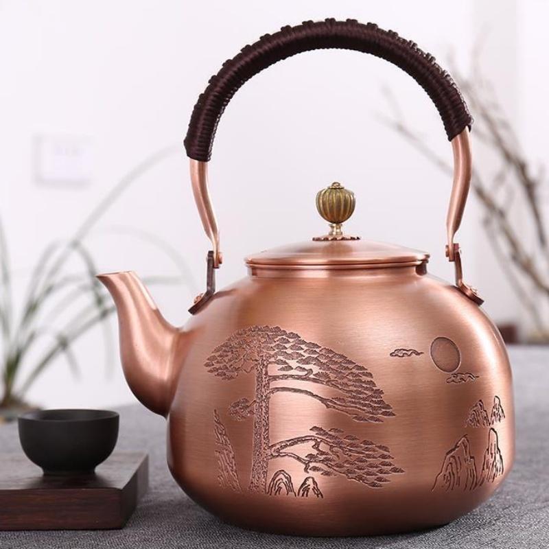 Handgefertigter reiner Kupfer-Kaffeekrug, Gravur Retro Willkommener Kiefern-Teegeschirr 1300 ml Filtergewebe Hitzebeständig Handgehaltener Wasserkocher, Teekanne