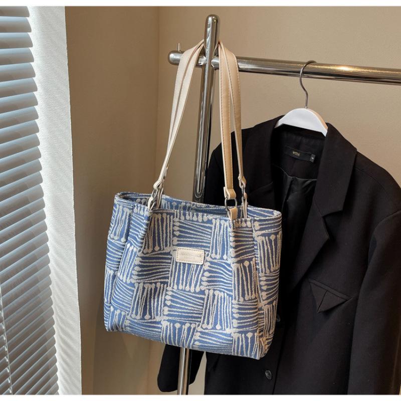 Korean Fashionable Canvas Large Tote Bag for Women - 2025 New, Versatile, Large Capacity Shoulder Bag, Perfect for Autumn and Winter.