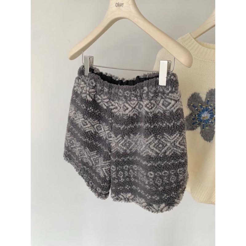 

Korean Retro Elegant Elastic Jacquard Shorts - Versatile, Slimming, and Fashionable Casual Pants. One Size серый