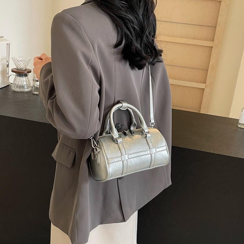 Fashion Hand-held Bowling Bag Women's 2025 Winter New Simple Pleated Shoulder Bag Niche Trend Messenger Women's Bag