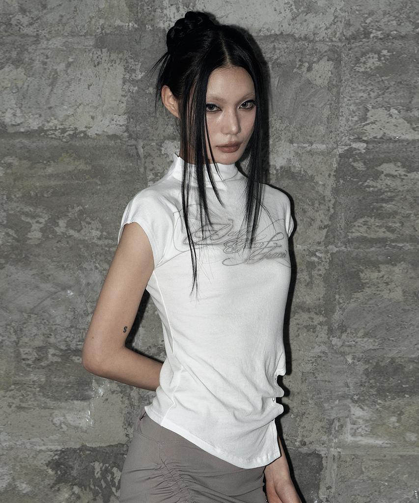 Aejeuyua Kitsch Snap Half-Neck T-Shirt White