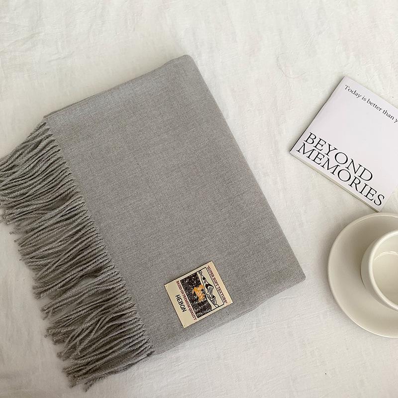 A Winter-specific, All-color, Multifunctional Scarf with A Soft Texture, Resembling The Feel of Cashmere, Providing Warmth and Protection.