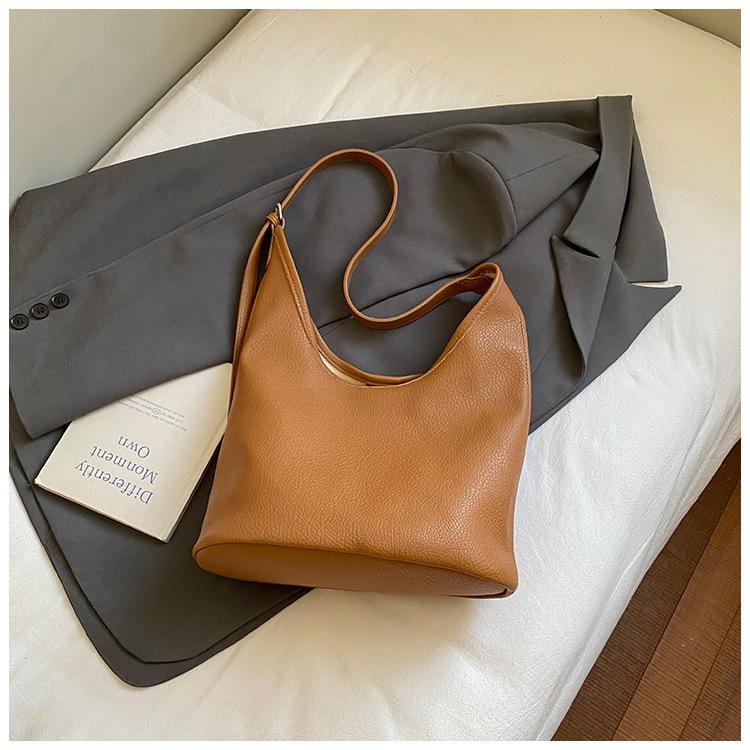 Simple bucket bag 2025 autumn new fashion trendy women's commuting temperament portable Korean version shoulder messenger bag