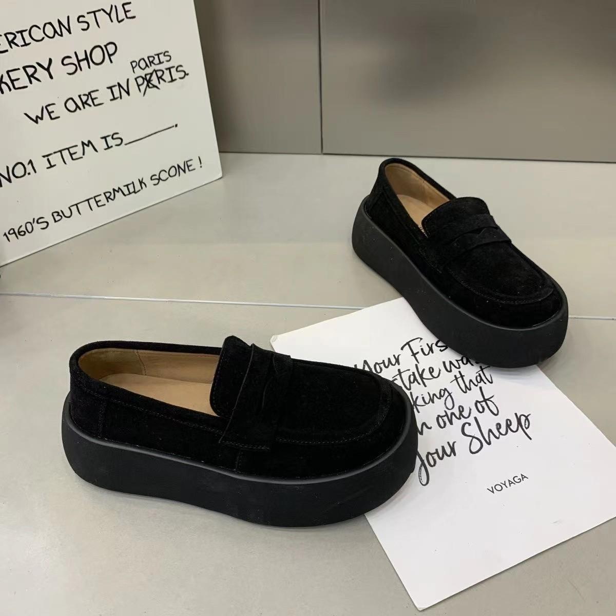 

2025 весна и осень новые ретро коричневые замшевые женские туфли на платформе, нескользящие, на одном педале, повседневные лоферы, увеличивающие рост, одинарные туфли 39 чёрный