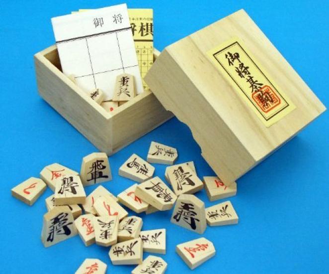 Placă shogi lipită de masă Shogi și set de paulownia din lemn presat Shin-Katsura Cutie de înaltă calitate de 1 inch.