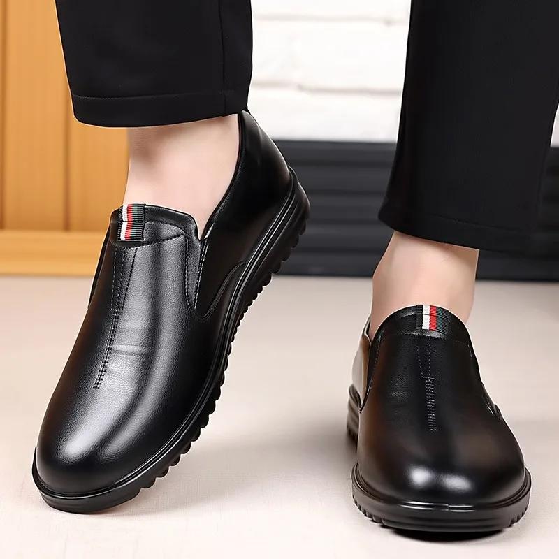 Mode Frühling Herbst Rindsleder Fahrschuhe für Herren Neue Designer Weiche Sohle Lässige Slipper Herrenmode Rutschfeste Kleiderschuhe Männlich