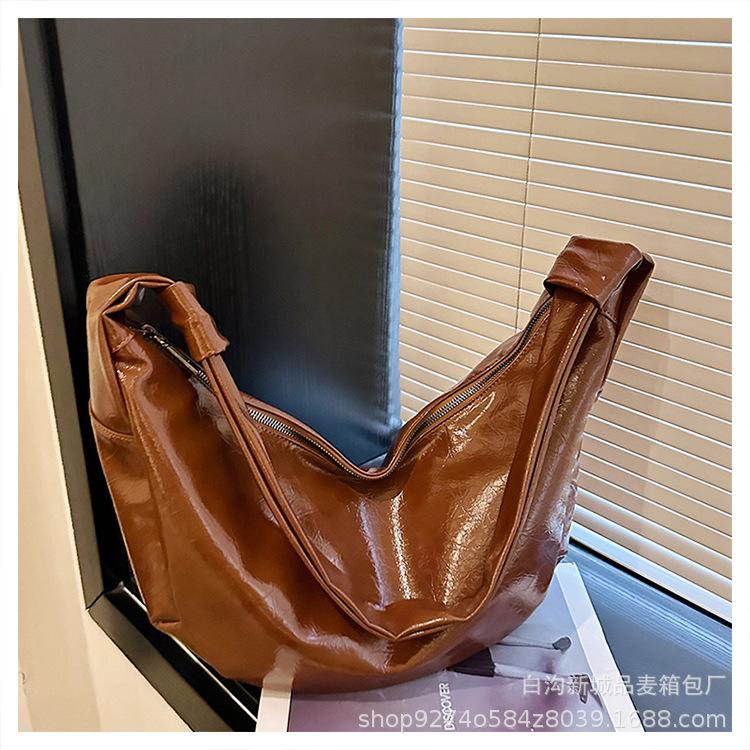 

Retro commuter underarm bag women s new oily leather large capacity crossbody dumpling bag niche fashion shoulder bag коричневий