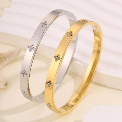 Women's Luxury Four-Leaf Clover Diamond Inlaid Titanium Steel Bracelet