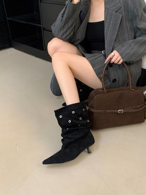 Pointed Cat Heel Shoes Wide Legs Medium Tube Rivets Spice Girl Niche Design Does Not Collide with European and American Fashion Retro Suede Women'