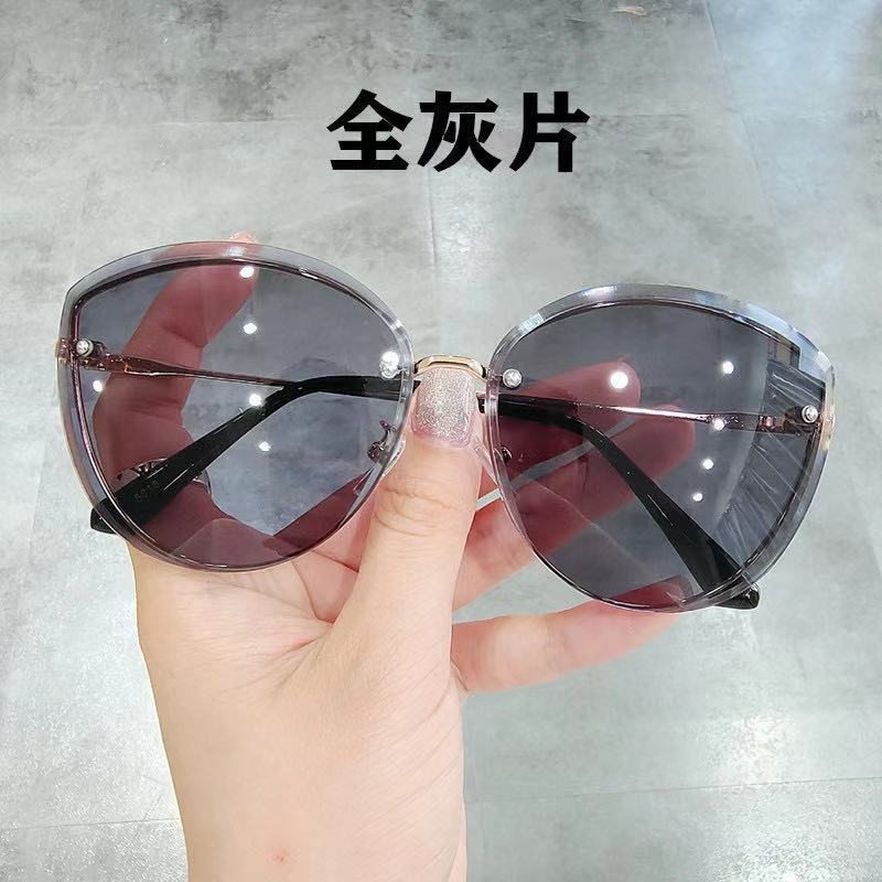 Fashion Cat Eyes Sunglasses Women Metal Female UV 400 Protection Vintage Ladies Stylish Design Oversized Square Sunglasses For Women