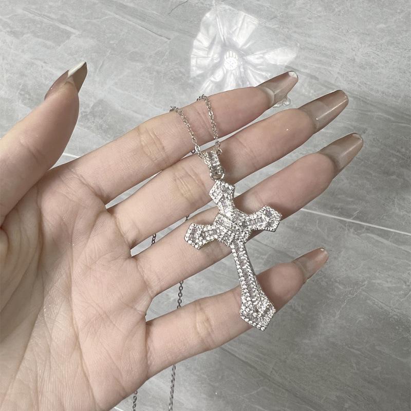 Elegant Zirconia Crystal Cross Necklace - European & American Style, High-End Light Luxury Clavicle Chain for Women