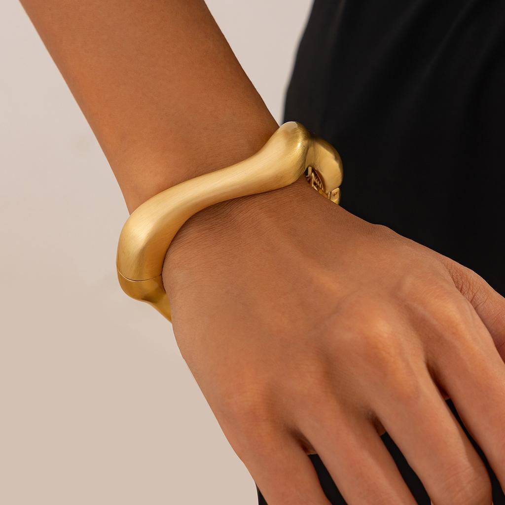 Wind Exaggerated Bracelet Metal Spring Buckle Bracelet Female, Irregular Personality Water Droplet Glossy Wide Bracelet