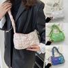 Einfache gesteppte Umhängetaschen mit Wolkenmuster, gefaltete einfarbige Einkaufstaschen, Blasen-Messenger-Taschen für Damen und Mädchen