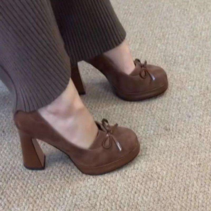 

2026 Autumn/Winter Vintage Brown Bow Suede Mouth Thick French High Heels 40