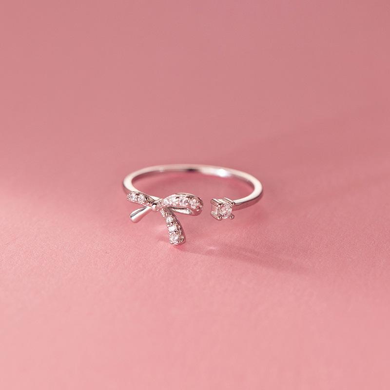 Trendy Open Diamond Bow Index Ring: Versatile Fashion Accessory