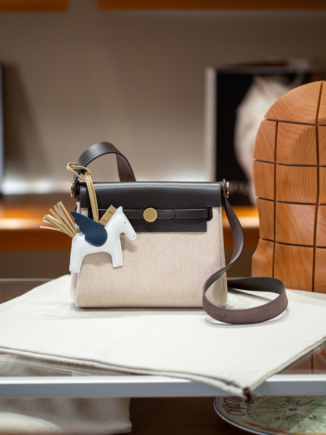 

Herbag Mini Non-Buckle Hardware Canvas Stitched Cowhide Womens Bag Fashion High-Grade Texture Single Strap Shoulder Bag 20cm