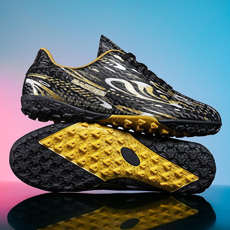 Large size children's long nail football shoes men's outdoor primary and secondary school students broken nail training shoes primary and secondar