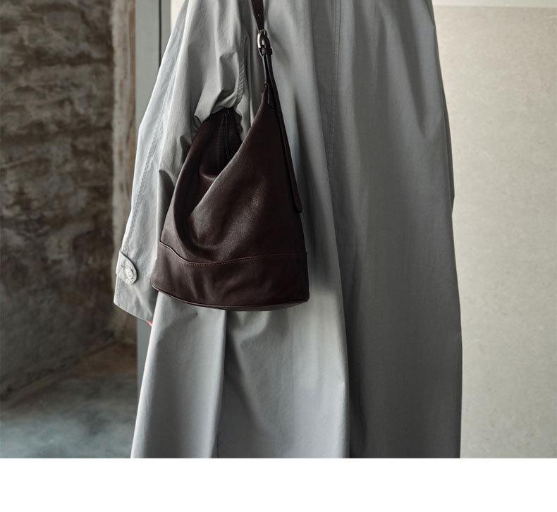 Qiu Zhen Large Capacity Fashion Tote & Crossbody Bucket Bag for Women