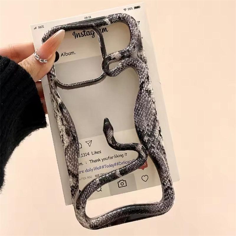 Luxury Hollow Stylish 3D Snake Phone Case For iPhone 16 Pro Max 15 14 Plus 13 12 11 Shockproof Glossy Grain Cooling Cover