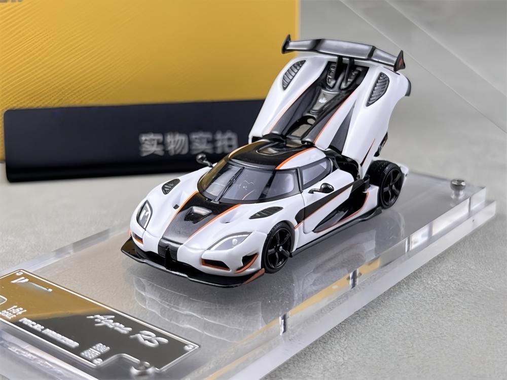Focal Horizon 1:64 Agera RS Diecast Model Car белый