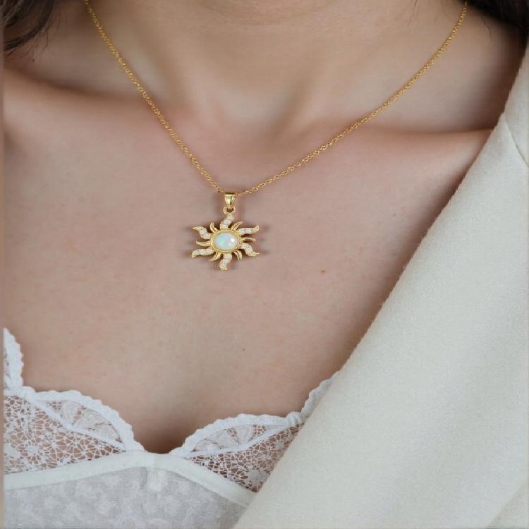 Modern Sunflower Pendant Necklace Trendy Flower Pendant Necklace Accessory Ideal for Dates and Special Occasions