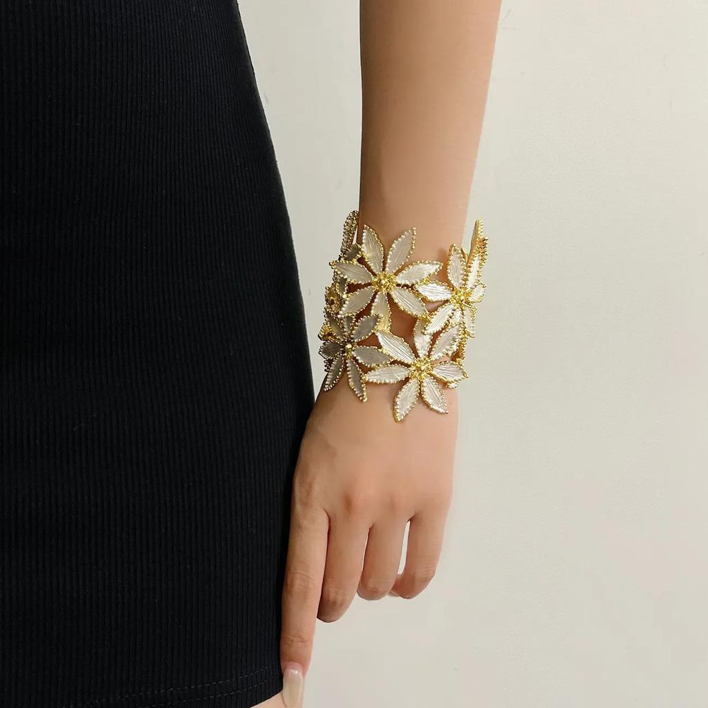 Schwerindustrie Übertrieben Hohl Blume Öffnung Armband Leicht Luxuriös High-End Exquisit Breite Version Armband
