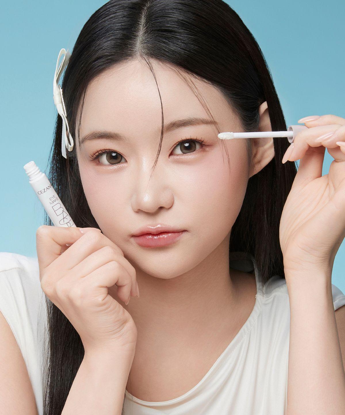 Eye makeup base