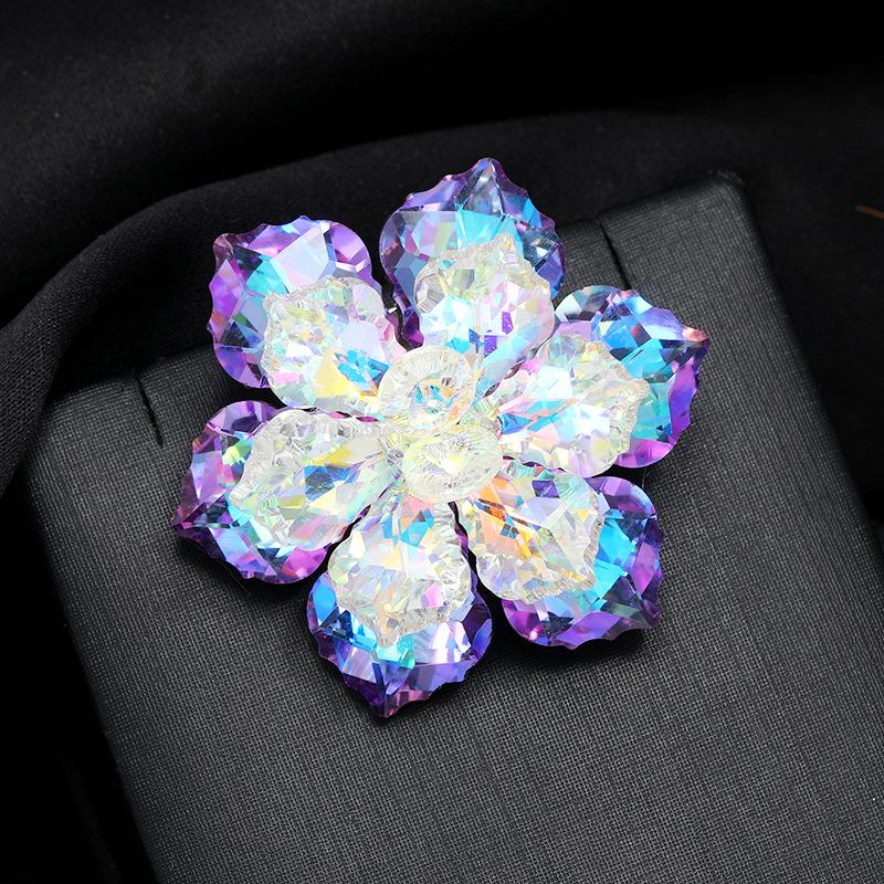 

Luxury high-end bright crystal flower brooch female personality shining temperament pin niche high-end decorative corsage