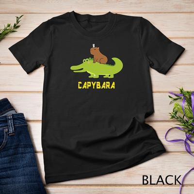Capybara reitet Alligator, Haustier Papa Mama Junge Mädchen Kinder Outfit Unisex T-Shirt