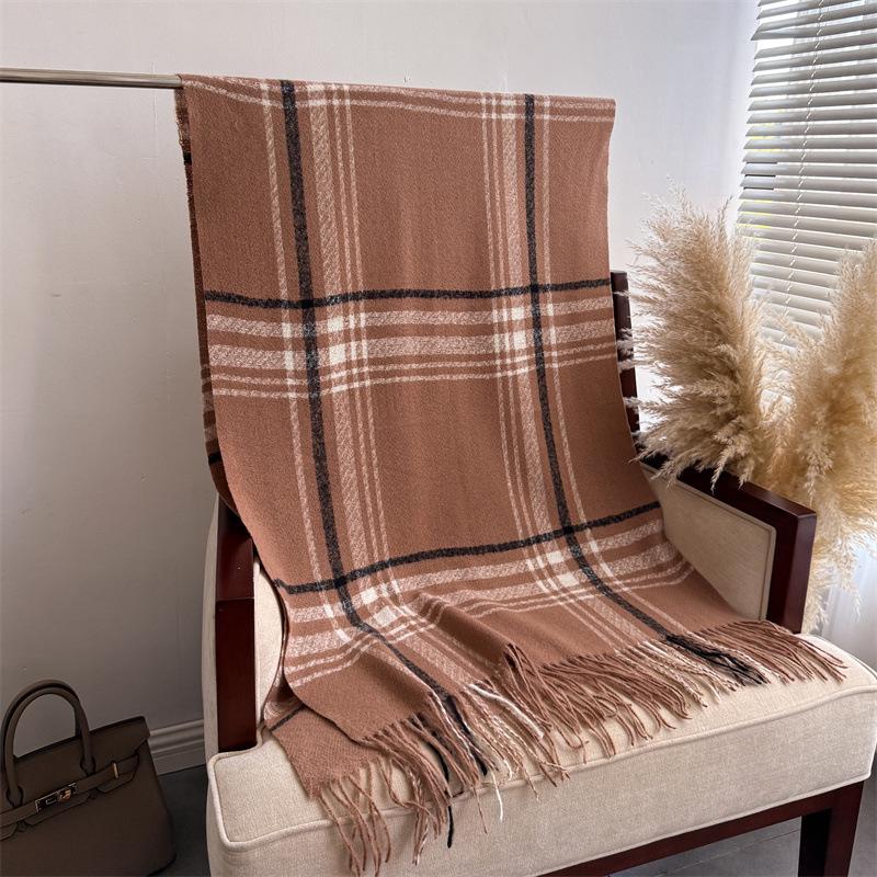 

Cozy Warmth, Vintage Scottish Plaid Scarf Thick Windproof Shawl for Men & Women, Bohemian Style with Tassels, Ideal for Casual Weekend Wear 200X65cm with tassel
