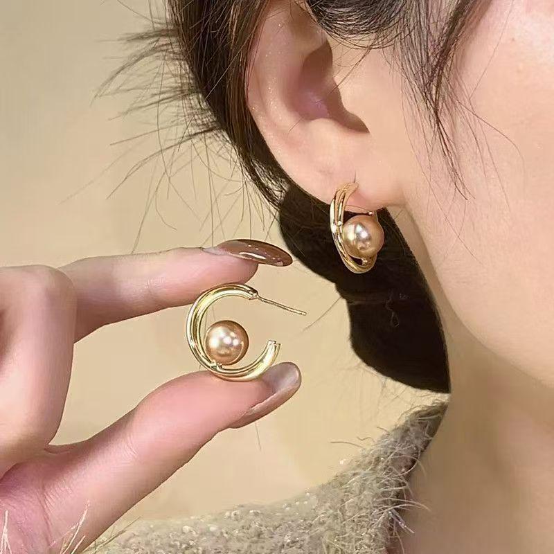 Elegant Imitation Pearl and Diamond-Studded Earrings for Women