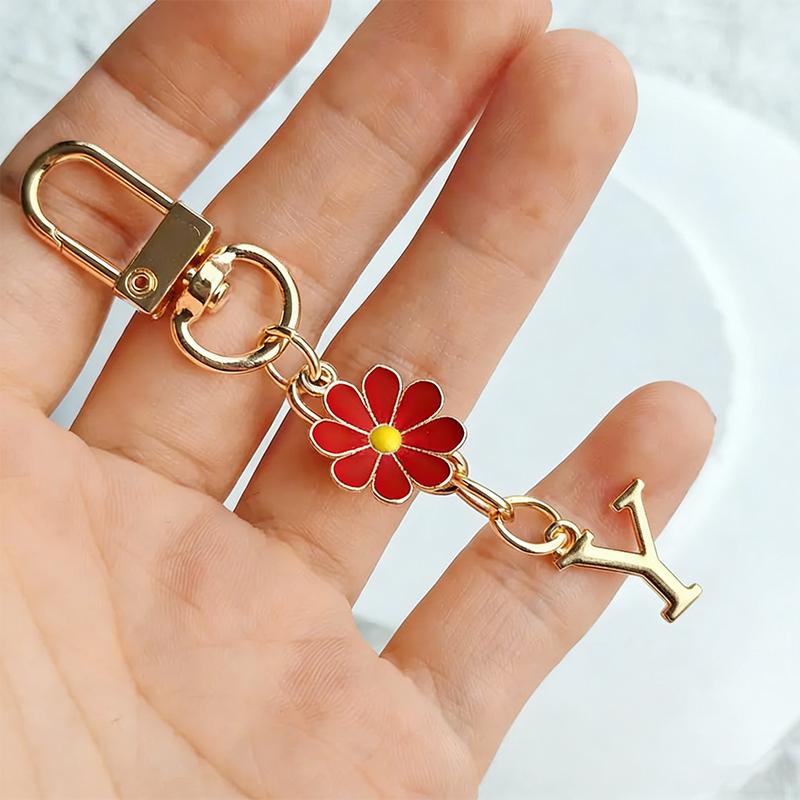 Metal Red Daisy Alphabet Keychain  A-Z 26 Letters Keyring Charms Bag Pendant Jewelry Gift Accessories